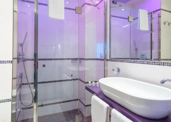 2000 3* Риччоне